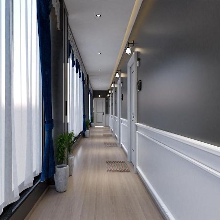 V Love Hotel 苏拉特 外观 照片