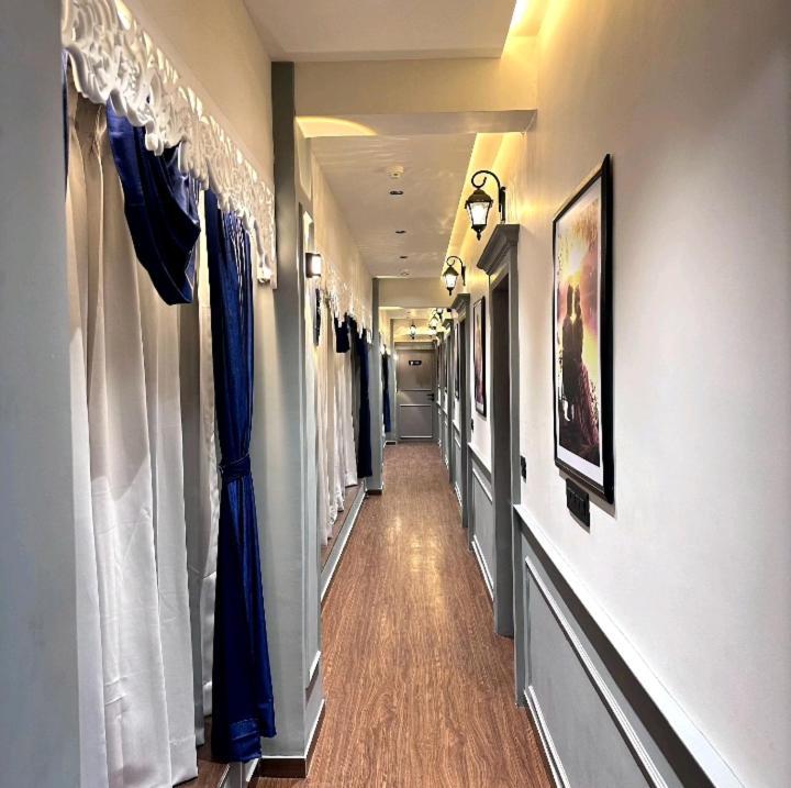 V Love Hotel 苏拉特 外观 照片