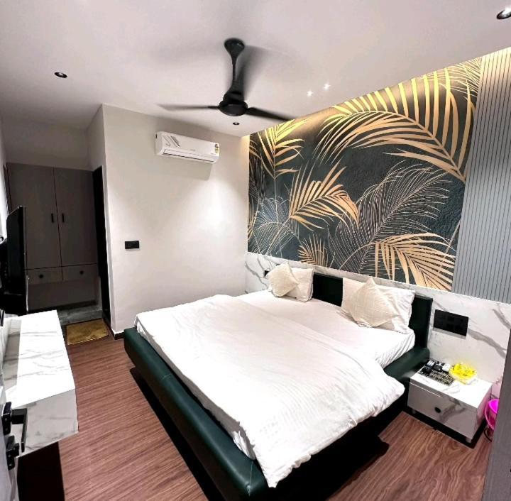 V Love Hotel 苏拉特 外观 照片